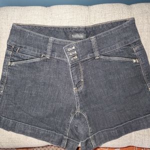 White House Black market size 4 Jean shorts